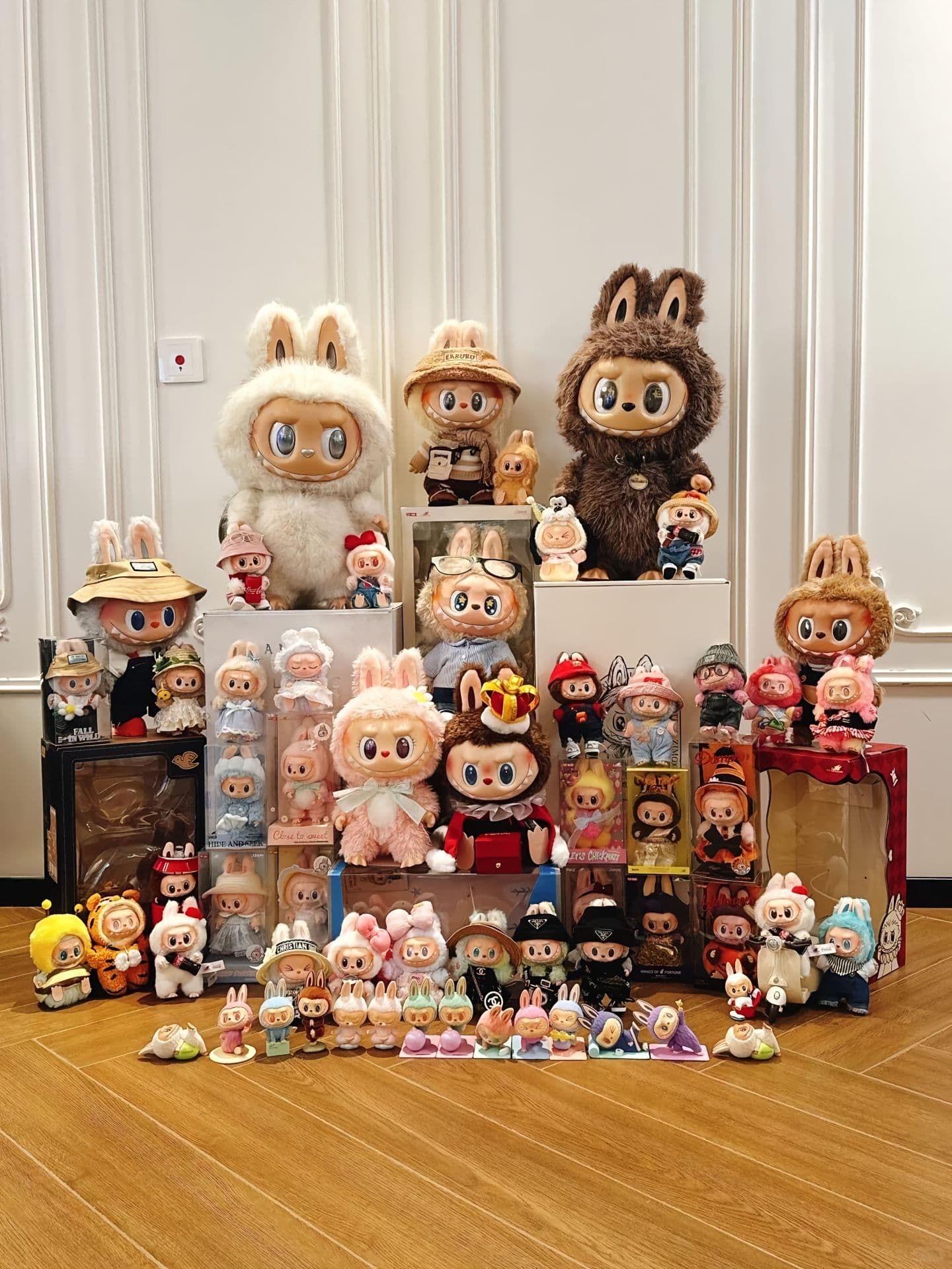 Labubu have a seat background